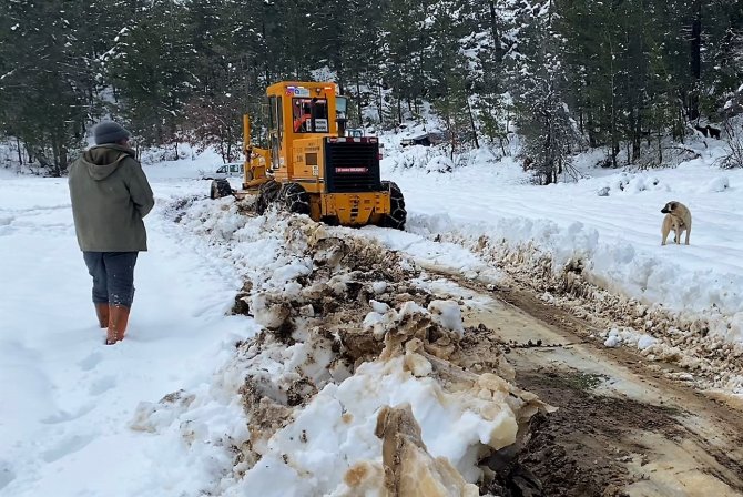 Toroslar’da kar ve heyelanla mücadele