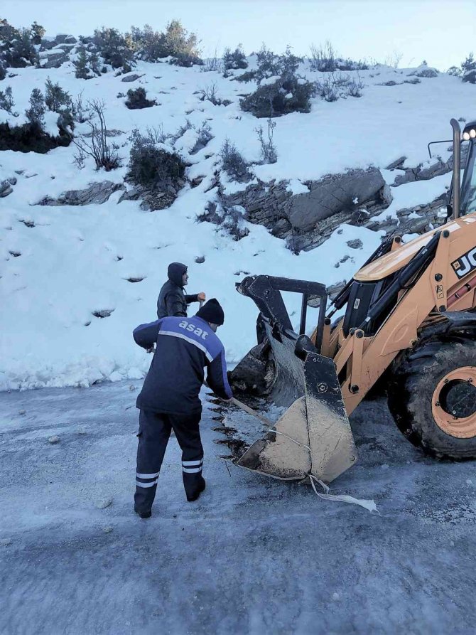 Toroslar’da kar ve heyelanla mücadele