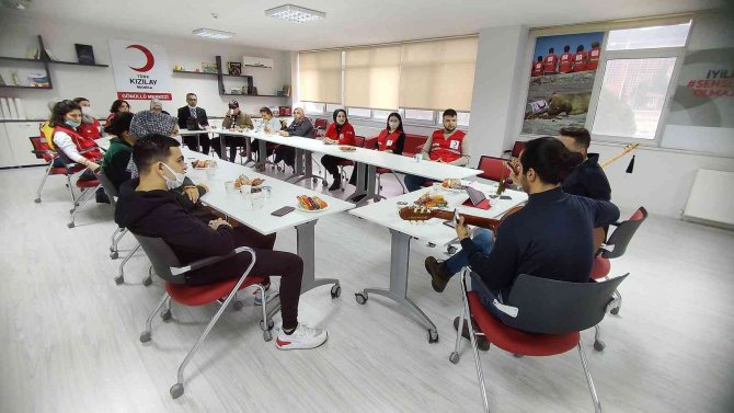 Türk Kızılay’dan görme engelliler için türkülü etkinlik