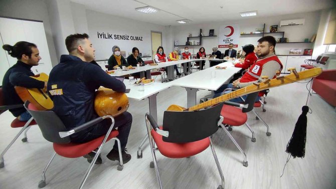 Türk Kızılay’dan görme engelliler için türkülü etkinlik