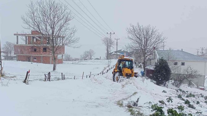 Kardan kapanan yollar açıldı