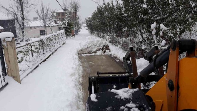 Kardan kapanan yollar açıldı