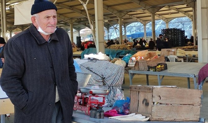 Kar yağdı, pazar yeri boş kaldı