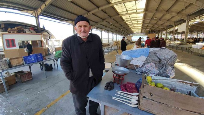 Kar yağdı, pazar yeri boş kaldı