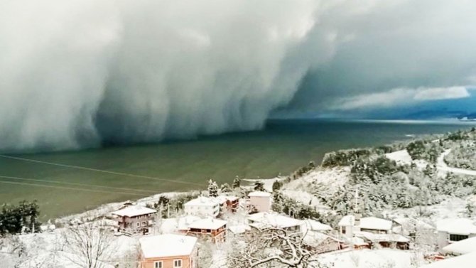 Bulutlar denizle birleşti, ortaya muhteşem görüntü çıktı