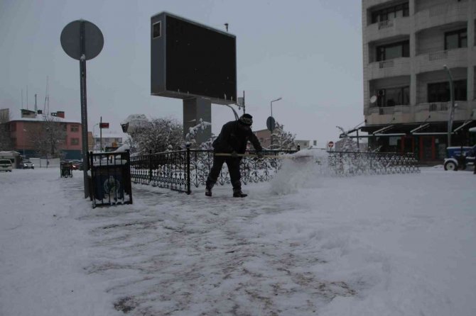 Kar yağışı hayatı olumsuz etkiledi