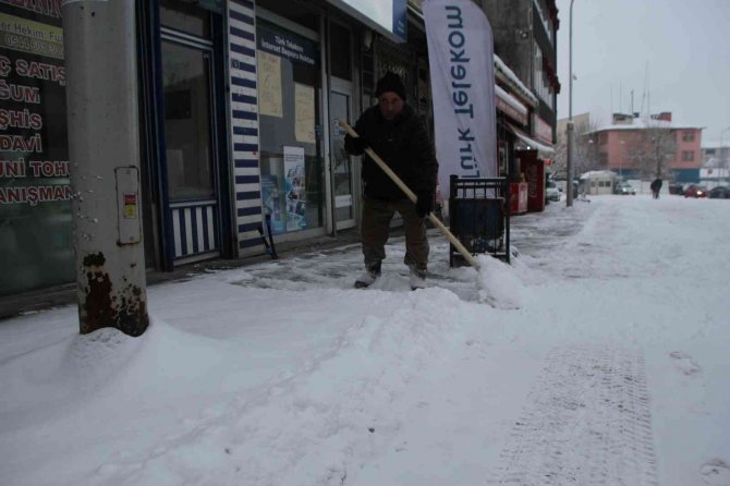 Kar yağışı hayatı olumsuz etkiledi