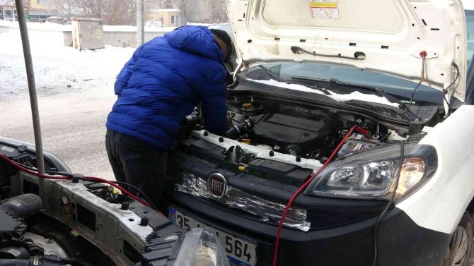 Ardahan eksi 16 derece: Araçlar soğuktan çalışmadı