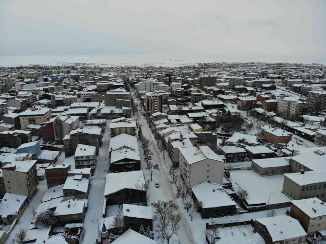 Kars tamamen beyaza büründü