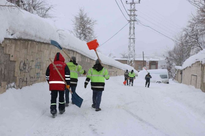 119 köy yolu ulaşıma kapandı