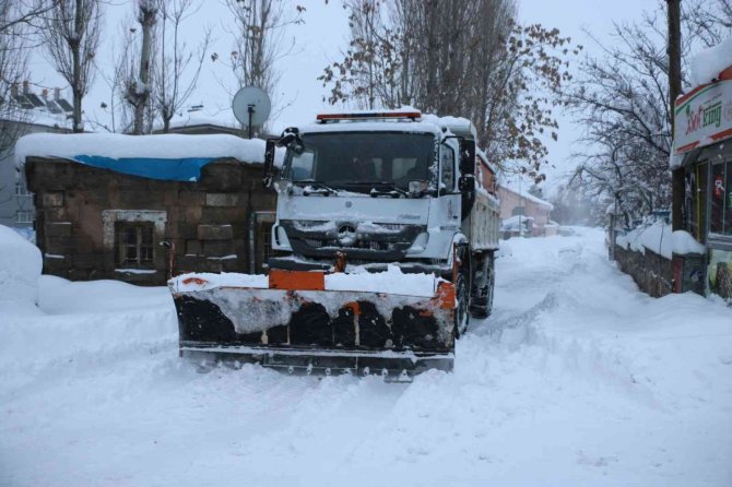 119 köy yolu ulaşıma kapandı