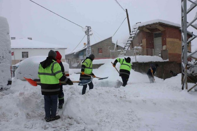 119 köy yolu ulaşıma kapandı