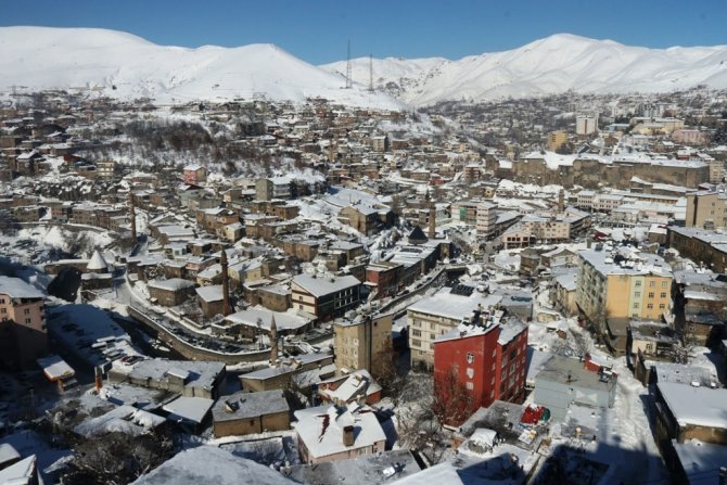 119 köy yolu ulaşıma kapandı