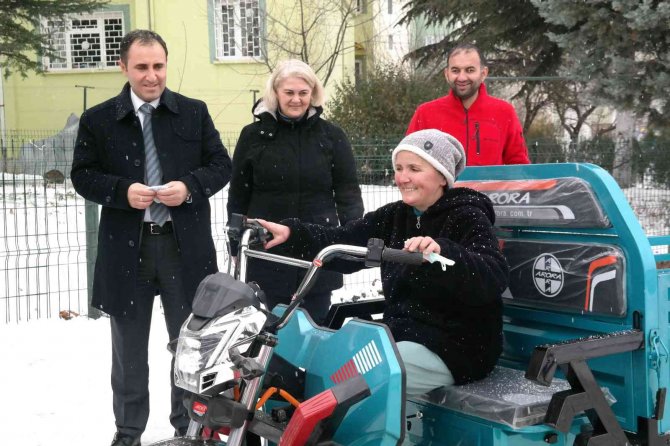 Bakan Kurum’dan ekmek teknesi çalınan kadının gözyaşlarını dindiren jest