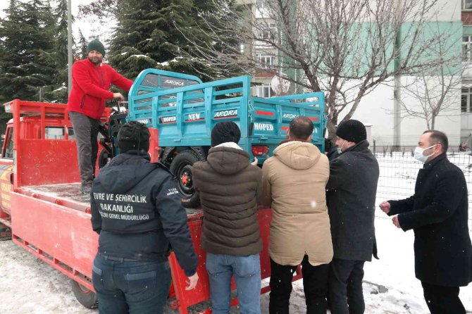 Bakan Kurum’dan ekmek teknesi çalınan kadının gözyaşlarını dindiren jest