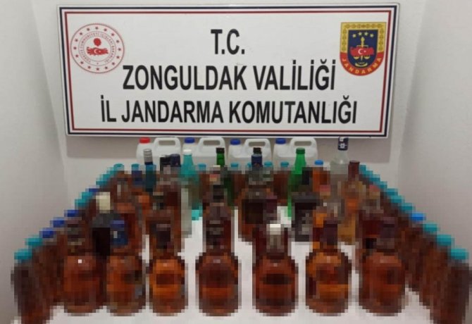 Jandarma 70 litre sahte içki ele geçirdi