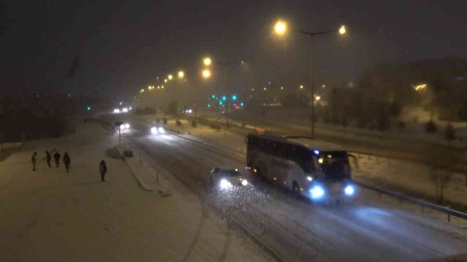 43 ilin geçiş güzergahında yoğun kar yağışı etkili oldu