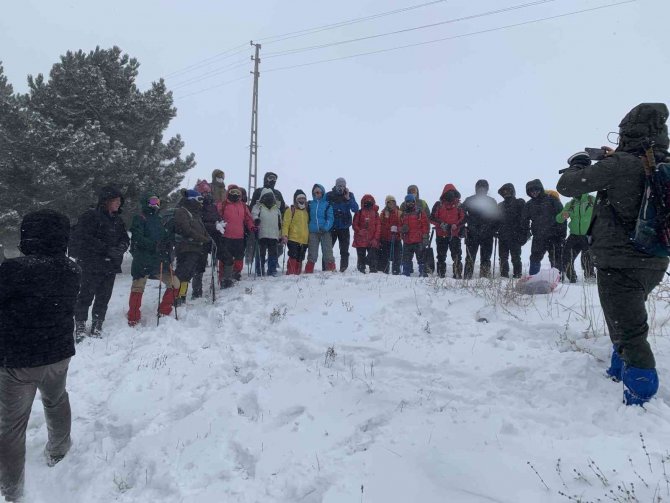 Tipiye aldırmadılar, yaban hayvanları için doğaya yem bıraktılar