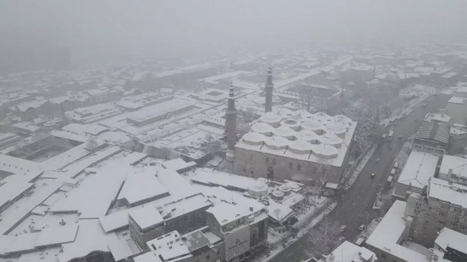 Yoğun kar yağışı havadan görüntülendi