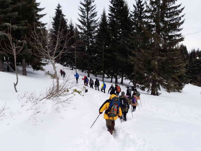 1.5 metre karda kış yürüyüşü