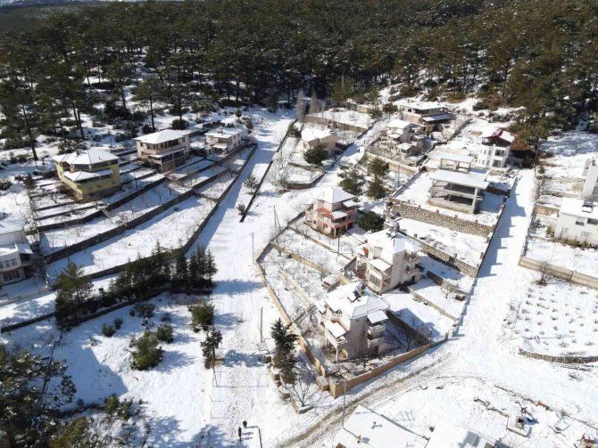 Mersin’in yüksek kesimlerinde kar yağışı etkili oluyor