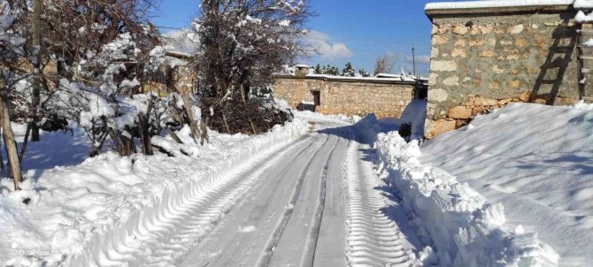 Mersin’in yüksek kesimlerinde kar yağışı etkili oluyor