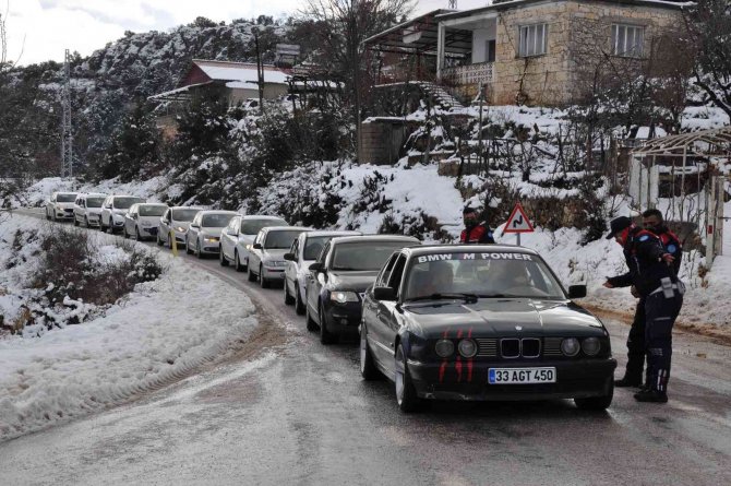 Mersin’in yüksek kesimlerinde kar yağışı etkili oluyor