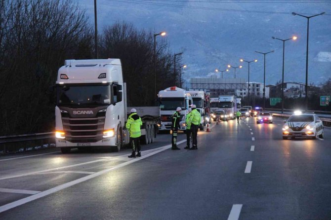 TEM Otoyolu İstanbul istikameti trafiğe kapatıldı