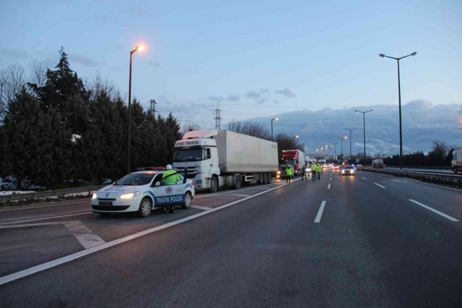 TEM Otoyolu İstanbul istikameti trafiğe kapatıldı