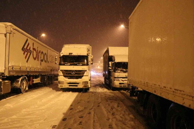 TEM’de trafik Bolu Tüneli’nden Düzce’ye ulaştı