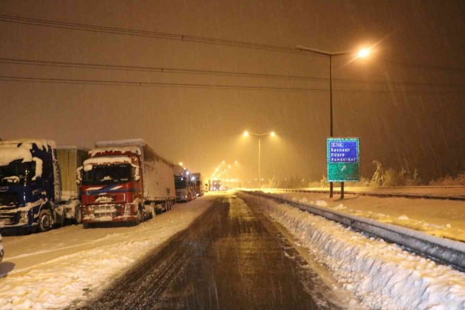 TEM’de trafik Bolu Tüneli’nden Düzce’ye ulaştı