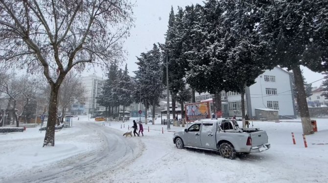 Bu ilçeye 4 yıl aradan sonra ilk defa bu kadar kar yağdı