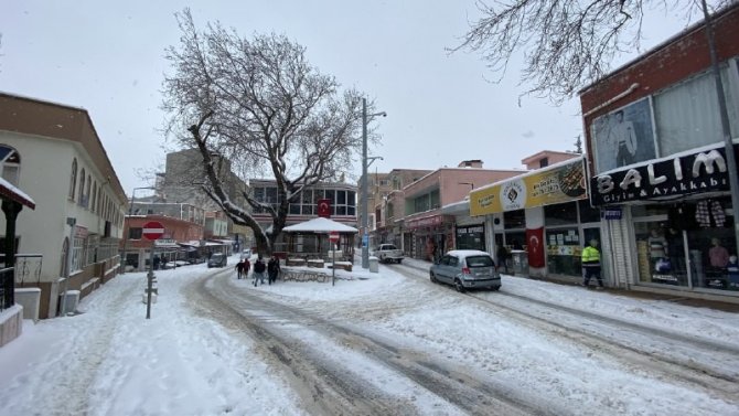 Bu ilçeye 4 yıl aradan sonra ilk defa bu kadar kar yağdı