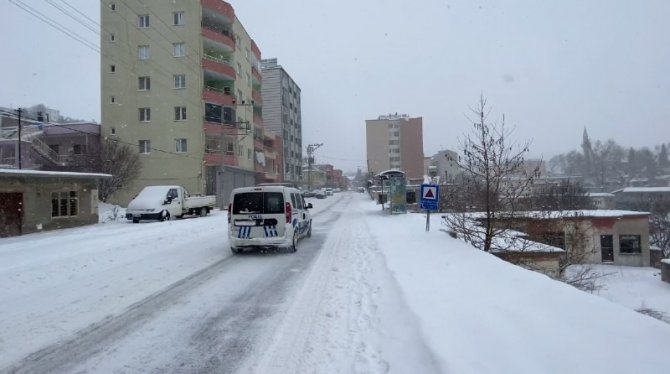 Bu ilçeye 4 yıl aradan sonra ilk defa bu kadar kar yağdı