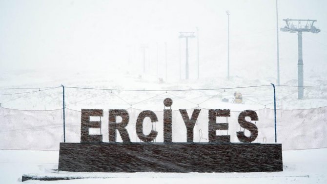 Erciyes’te kar kalınlığı 1.50 metreye ulaştı