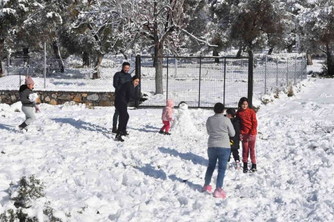 İstanbul’a çile olan kar, Bodrum’a neşe oldu