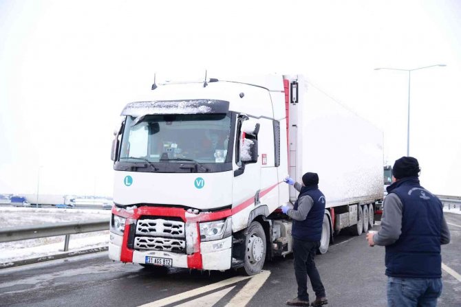 Kahramankazan Belediyesi’nden yolda kalan sürücülere çorba ikramı