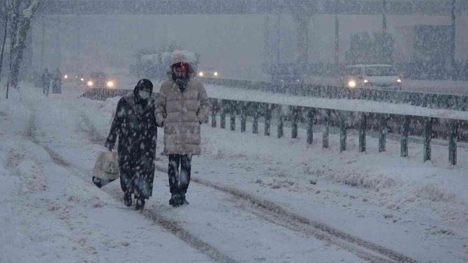 Kamuda çalışan engelli ve hamilelere 3 gün izin