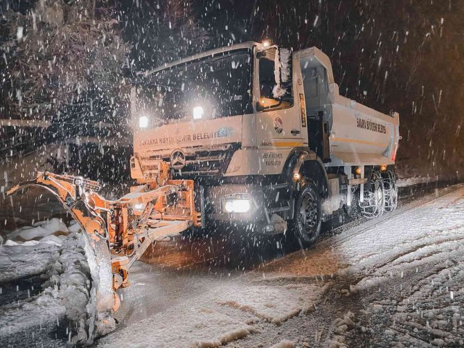 Kar sebebiyle kapanan yollar açıldı