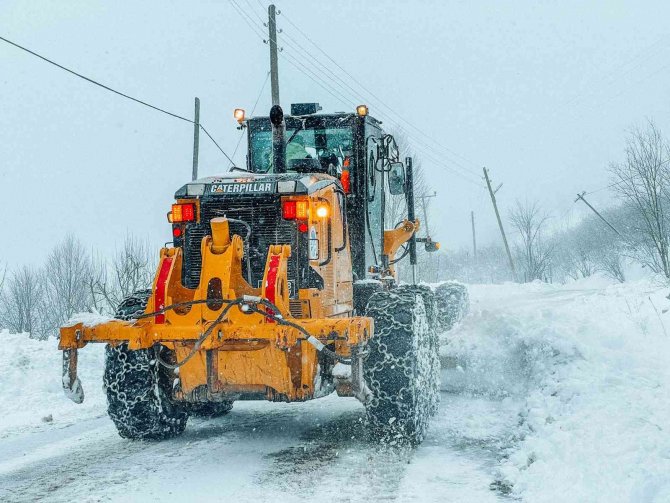 Kar sebebiyle kapanan yollar açıldı