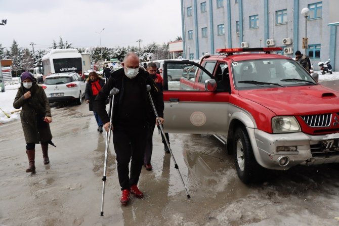 Karda mahsur kalan hastanın imdadına Yalova Belediyesi yetişti