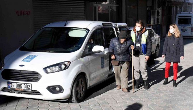 Kuşadası Belediyesi’nden evsizlere sıcak yuva