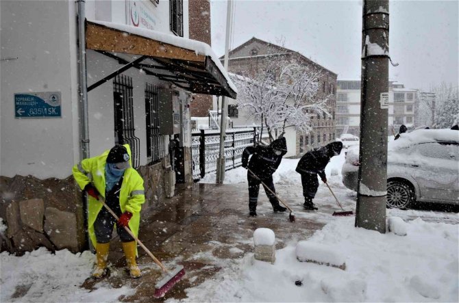 Pamukkale’de mahsur kalanlara belediye yardım etti