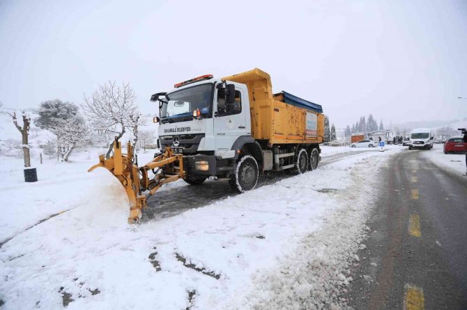 Pamukkale’de mahsur kalanlara belediye yardım etti