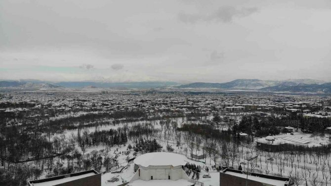 Beyaza bürünen Isparta havadan görüntülendi