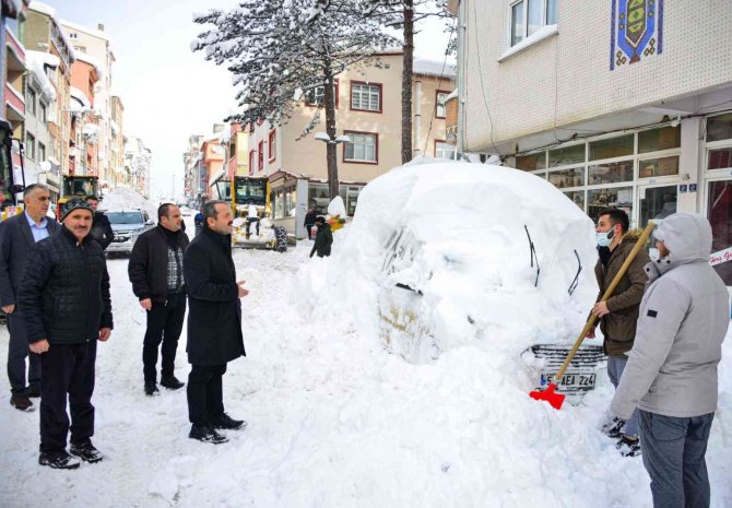 Kar kalınlığı 2 metreye ulaştı