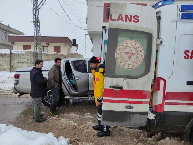 Karda kayarak ayağını kıran yaşlı kadının imdadına orman işletme yetişti