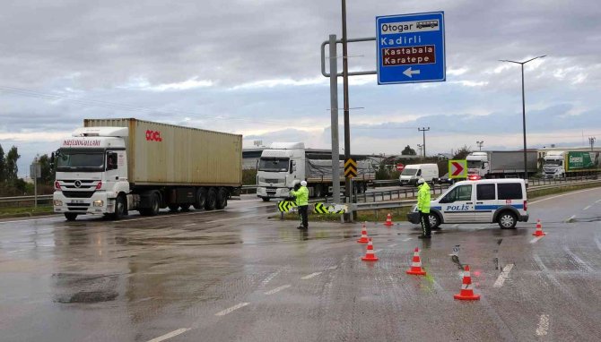 TAG otoyolu Gaziantep yönü trafiğe kapatıldı