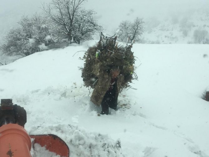 Batman kara teslim, birçok köy yolu ulaşıma kapandı