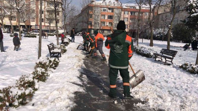 Gaziosmanpaşa’da karla mücadele çalışmaları